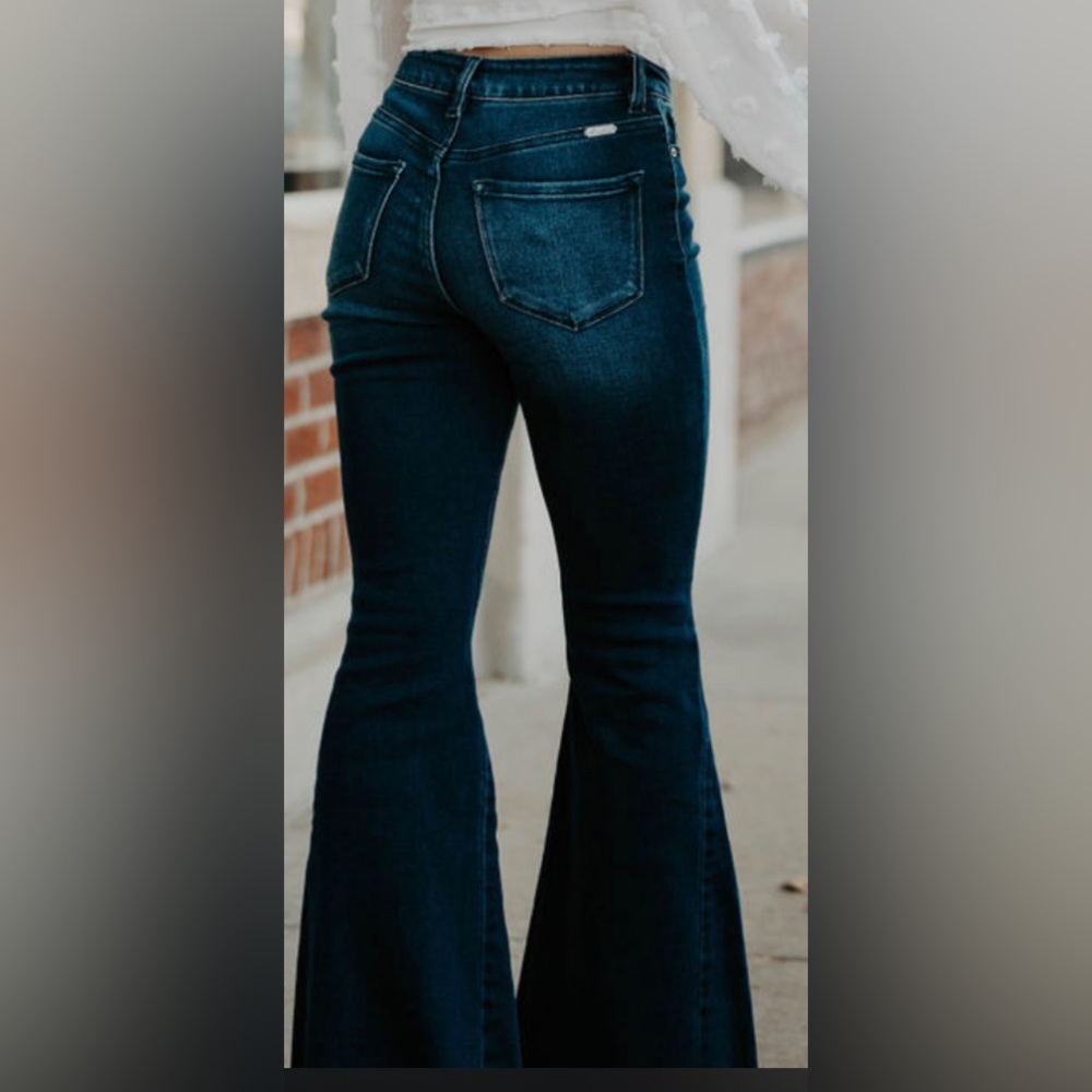 Buckle KanCan Bell Bottom Jeans